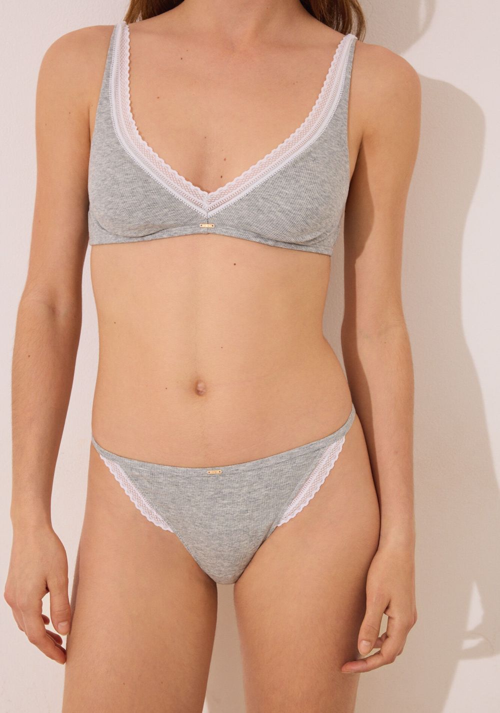 Panty Brasileño con Encaje y Tirantes Acanalado Women Secret