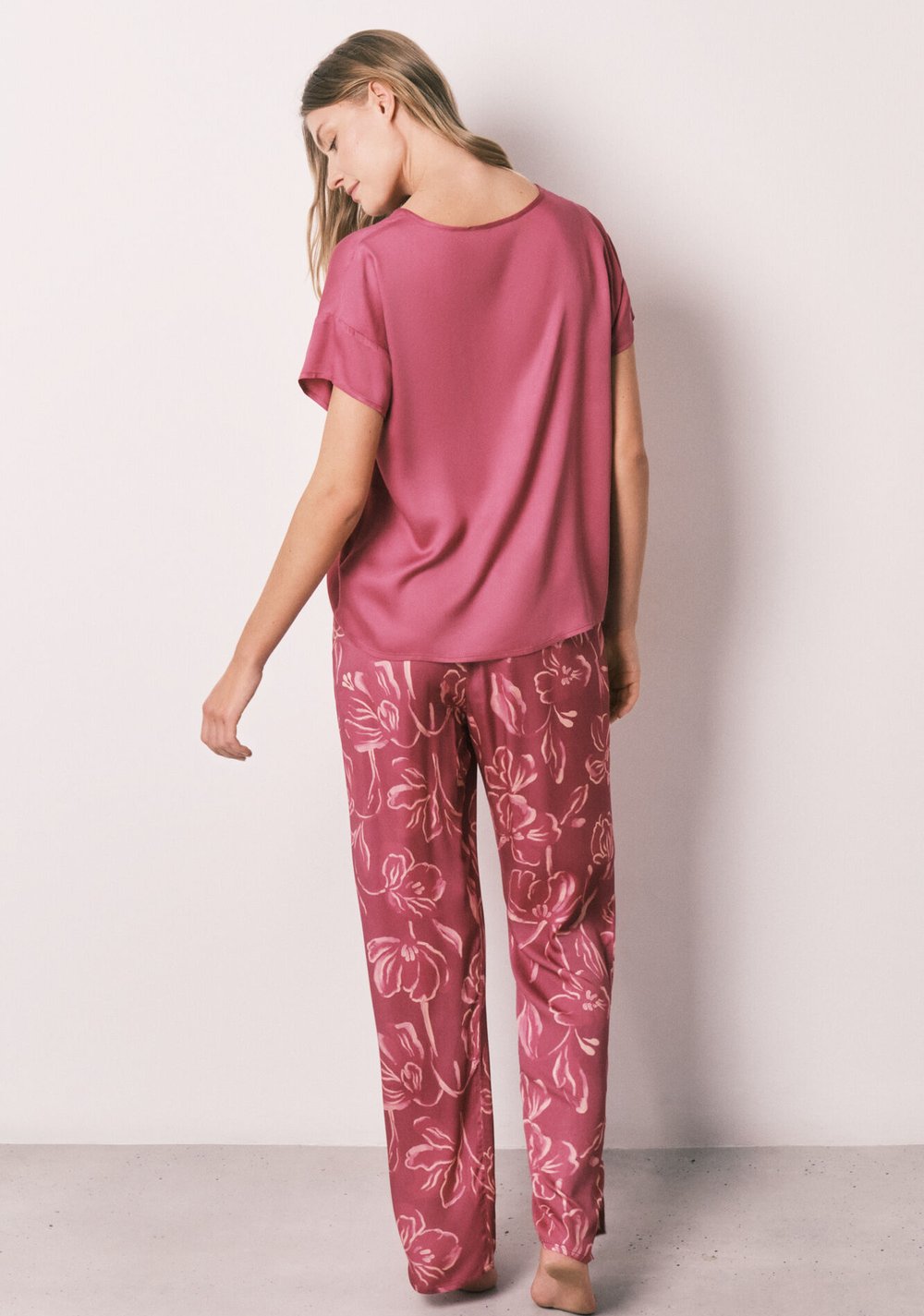 Pijama Larga de Manga Corta Satinada Women Secret