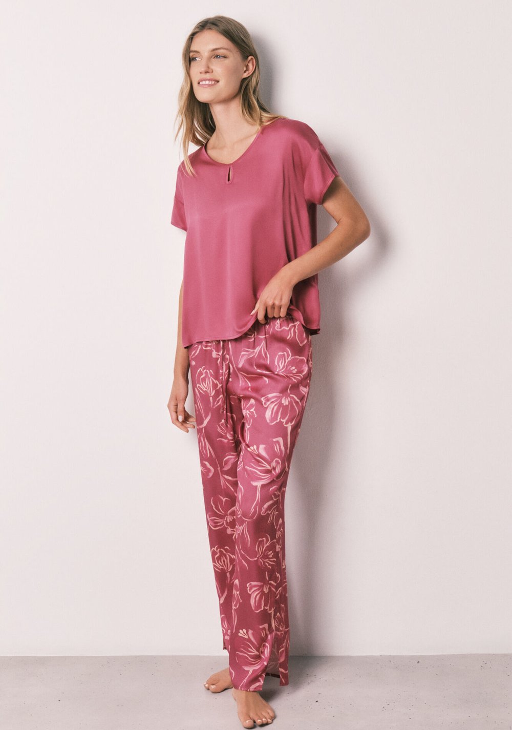 Pijama Larga de Manga Corta Satinada Women Secret
