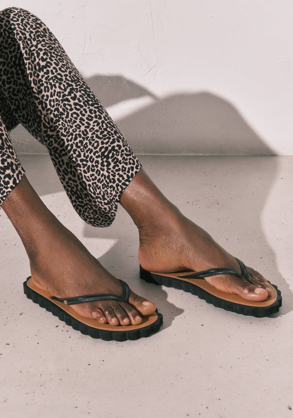 Sandalias de Dedo Efecto Ondas Women Secret para Mujer Negras - Vista 2